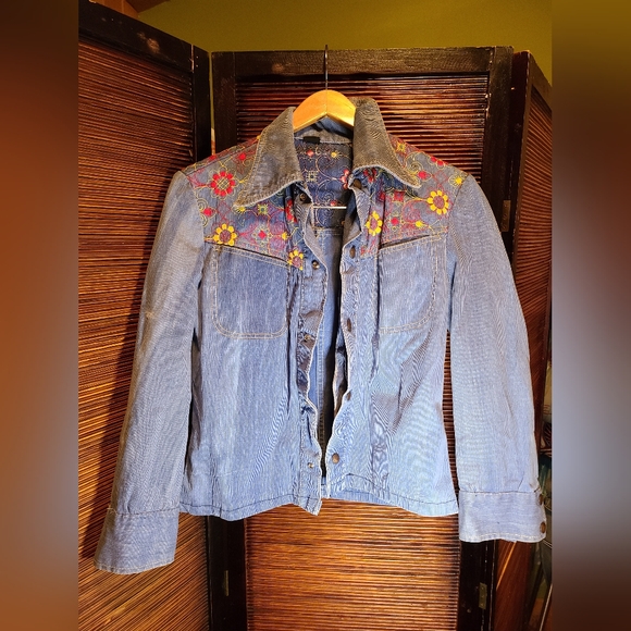 Vintage retro M embroidered jean shirt - Picture 1 of 2